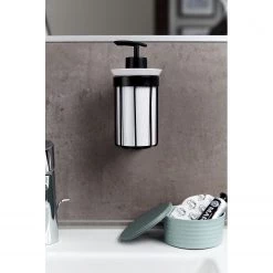 WENKO Distributeur de savon Classic Plus - Acier / ABS - Noir / Blanc -Accessoires de salle de bain Soldes 1000181624 190716 12370800617 MOOD DETAILS P000000001000181624 mood