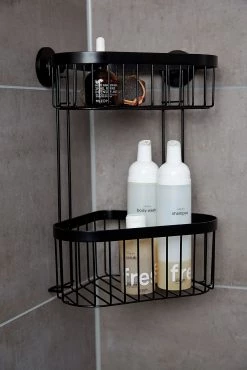 WENKO Porte-savon d’angle double Classic Plus - Acier - Noir 7 WENKO Porte-savon d’angle double Classic Plus - Acier - Noir -Accessoires de salle de bain Soldes 1000181653 190716 12371200711 MOOD DETAILS P000000001000181653 mood