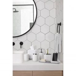 Umbra Distributeur de savon Junip - Résine synthétique / Polypropylene - Blanc -Accessoires de salle de bain Soldes 1000220562 200817 10411000550 MOOD DETAILS P000000001000220562 mood