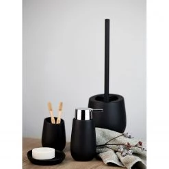 WENKO Brosse WC Badi - Noir -Accessoires de salle de bain Soldes 1000257778 210422 074028001419 ICON DETAILS P000000001000257778 icon seal