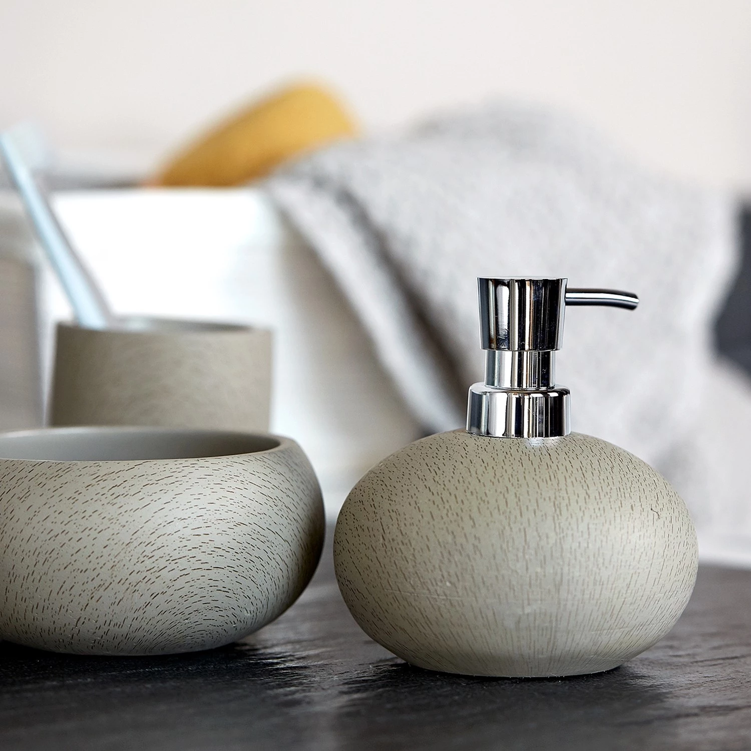 WENKO Distributeur de savon Joy - Taupe 2 WENKO Distributeur de savon Joy - Taupe – Image 2