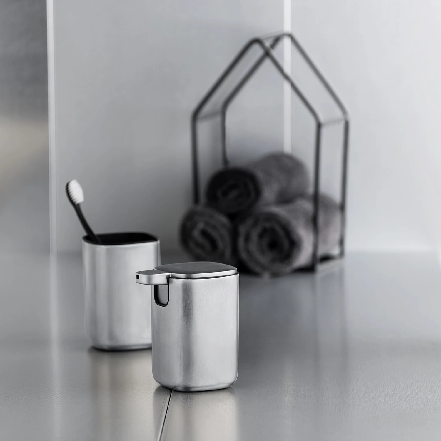 WENKO Distributeur de savon Alassio - Métal - Satiné 2 WENKO Distributeur de savon Alassio - Métal - Satiné – Image 2