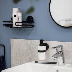 WENKO Étagère murale Static-Loc Pavia - Acier inoxydable / ABS - Noir 9 WENKO Étagère murale Static-Loc Pavia - Acier inoxydable / ABS - Noir -Accessoires de salle de bain Soldes 1000271311 210608 11313601158 MOOD DETAILS P000000001000271311 mood