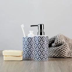 WENKO Distributeur de savon Lorca - Céramique - Bleu -Accessoires de salle de bain Soldes 1000333118 220218 024 MOOD DETAILS P000000001000333118 mood